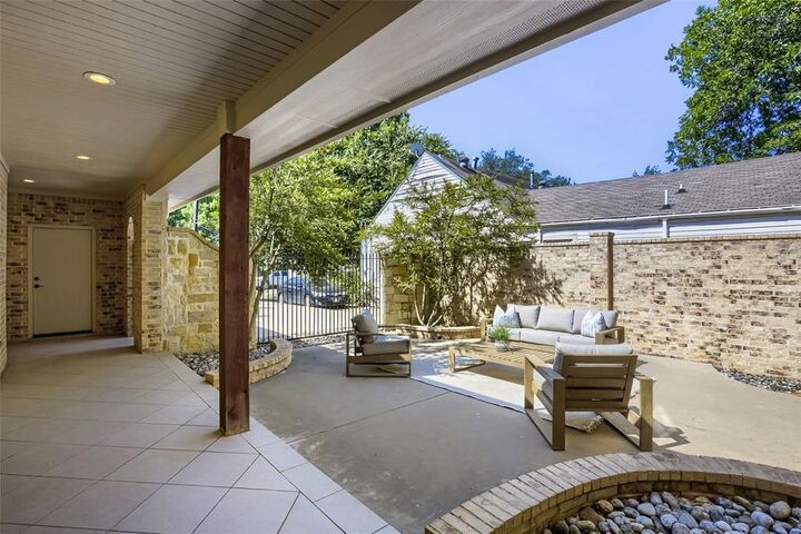 Property Photo: 6335 Vanderbilt Avenue TX 75214