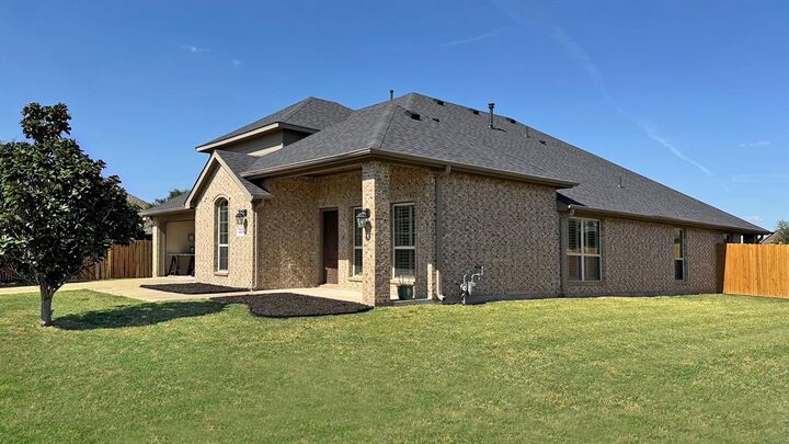 Property Photo: 1113 Seguin Road TX 75126
