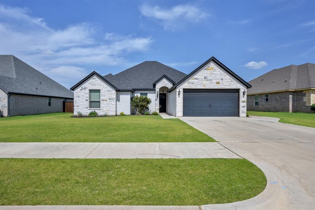 Property Photo:  172 Crenshaw Court  TX 76401 