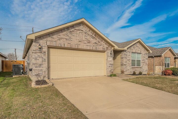 Property Photo:  10541 Rising Knoll Lane  TX 76131 