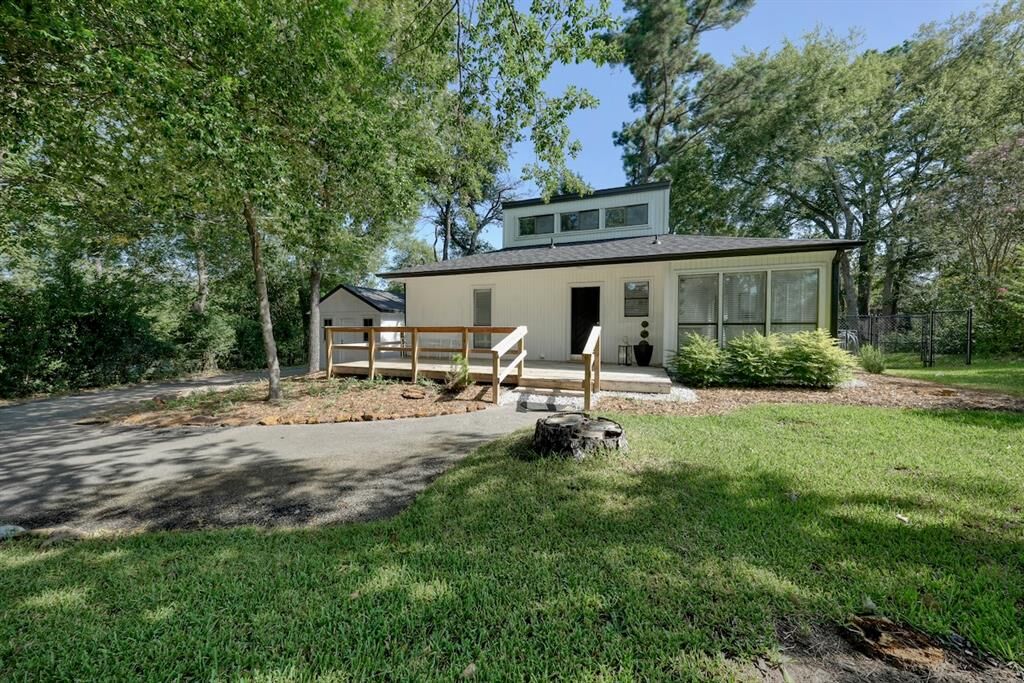 Property Photo: 239 Fairlawn Drive TX 75771