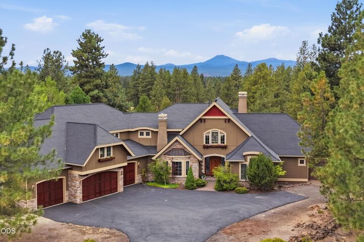 Property Photo:  20100 Starfire Ridge Court  OR 97702 