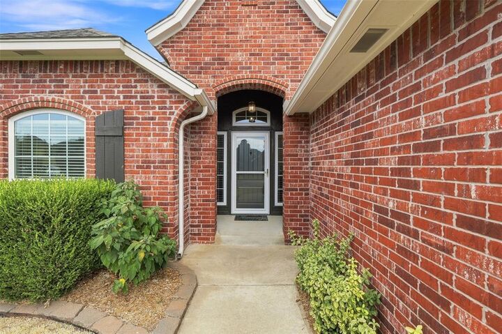 Property Photo: 17308 Serrano Drive OK 73170