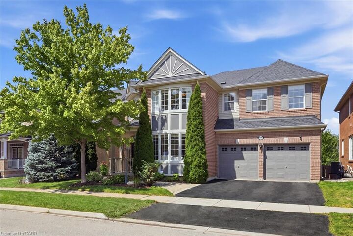 Property Photo: 2295 Glazebrook Circle ON L6M 5B5