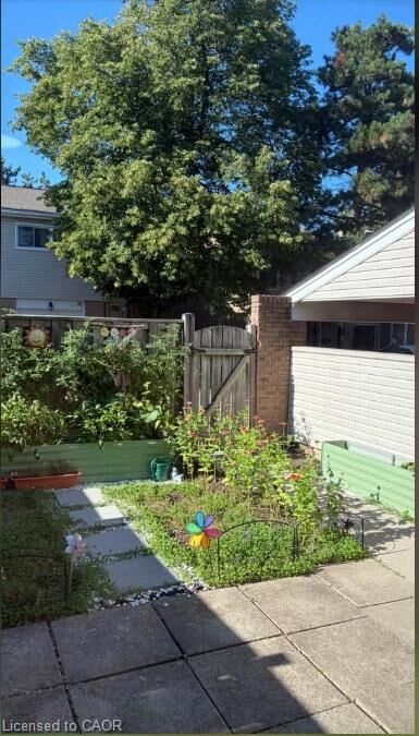 Property Photo:  590 Millbank Drive 18  ON N6E 2H2 