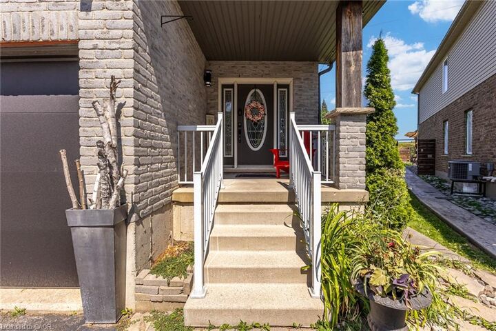 Property Photo: 944 Parkvale Court ON N2R 1Y6