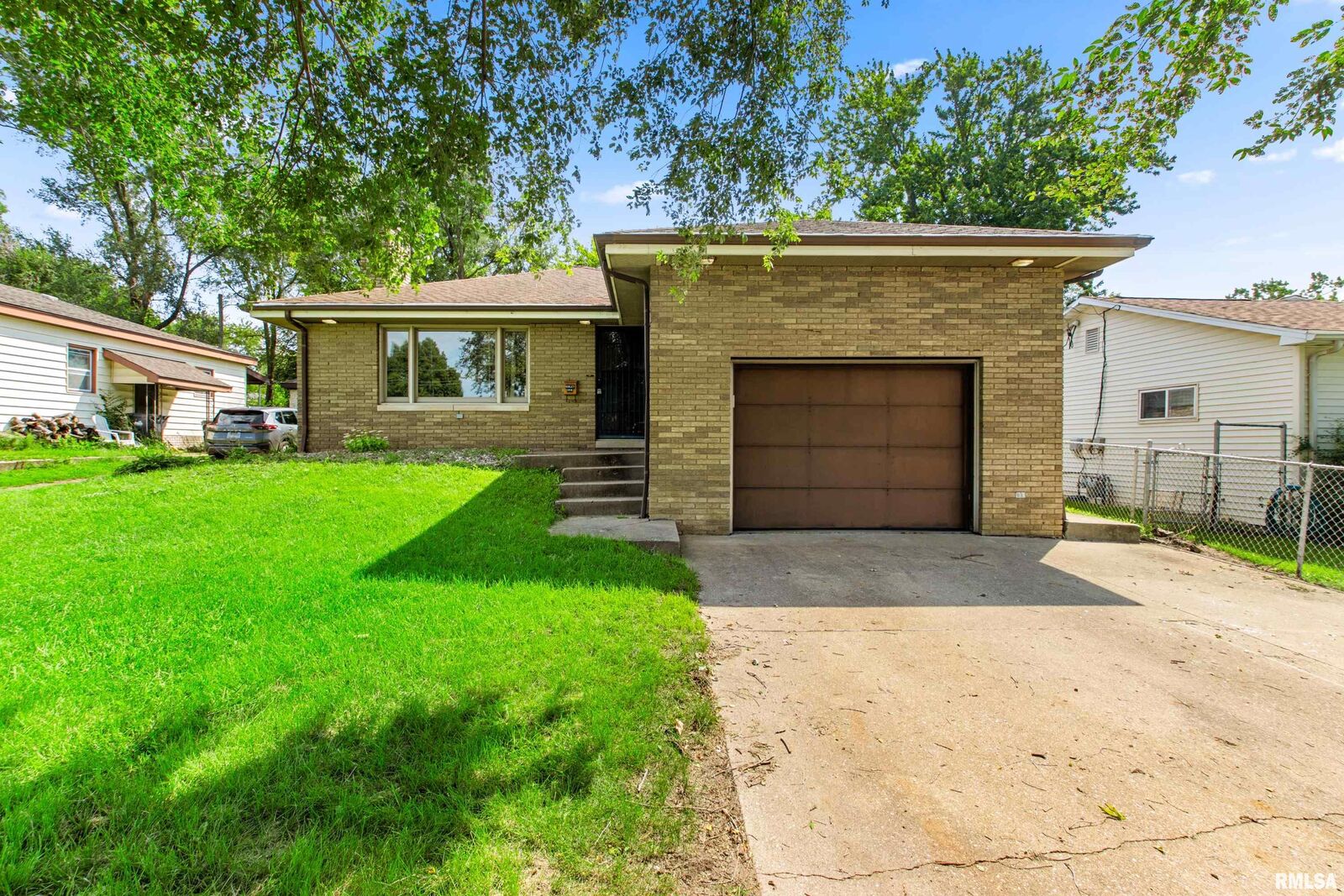 Property Photo: 1414 Morton Street IL 61554