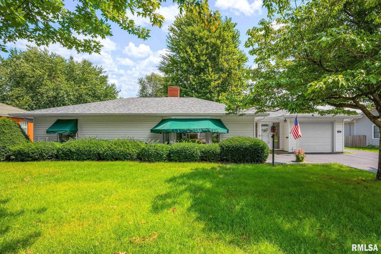 Property Photo: 1461 N Academy Street IL 61401