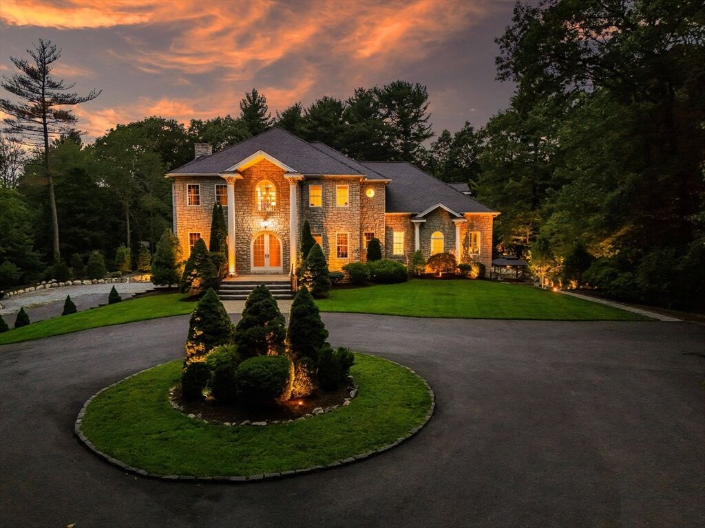 Property Photo:  9 Grandview Rd  MA 01864 