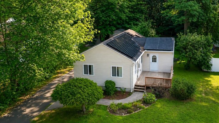 Property Photo:  52 Cottage  CT 06082 