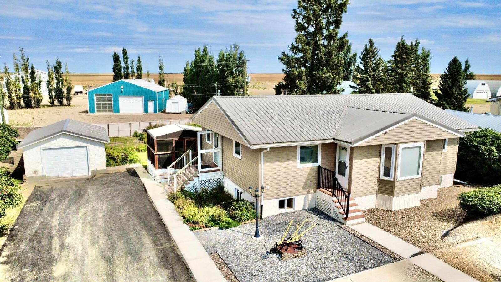Property Photo:  116 1 Avenue E  AB T0J 0A0 