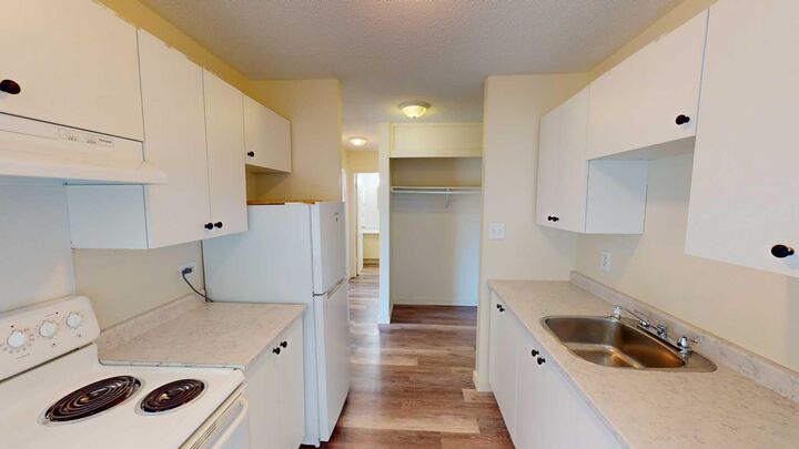 Property Photo:  10505 103 Street 103  AB T8V 3N5 