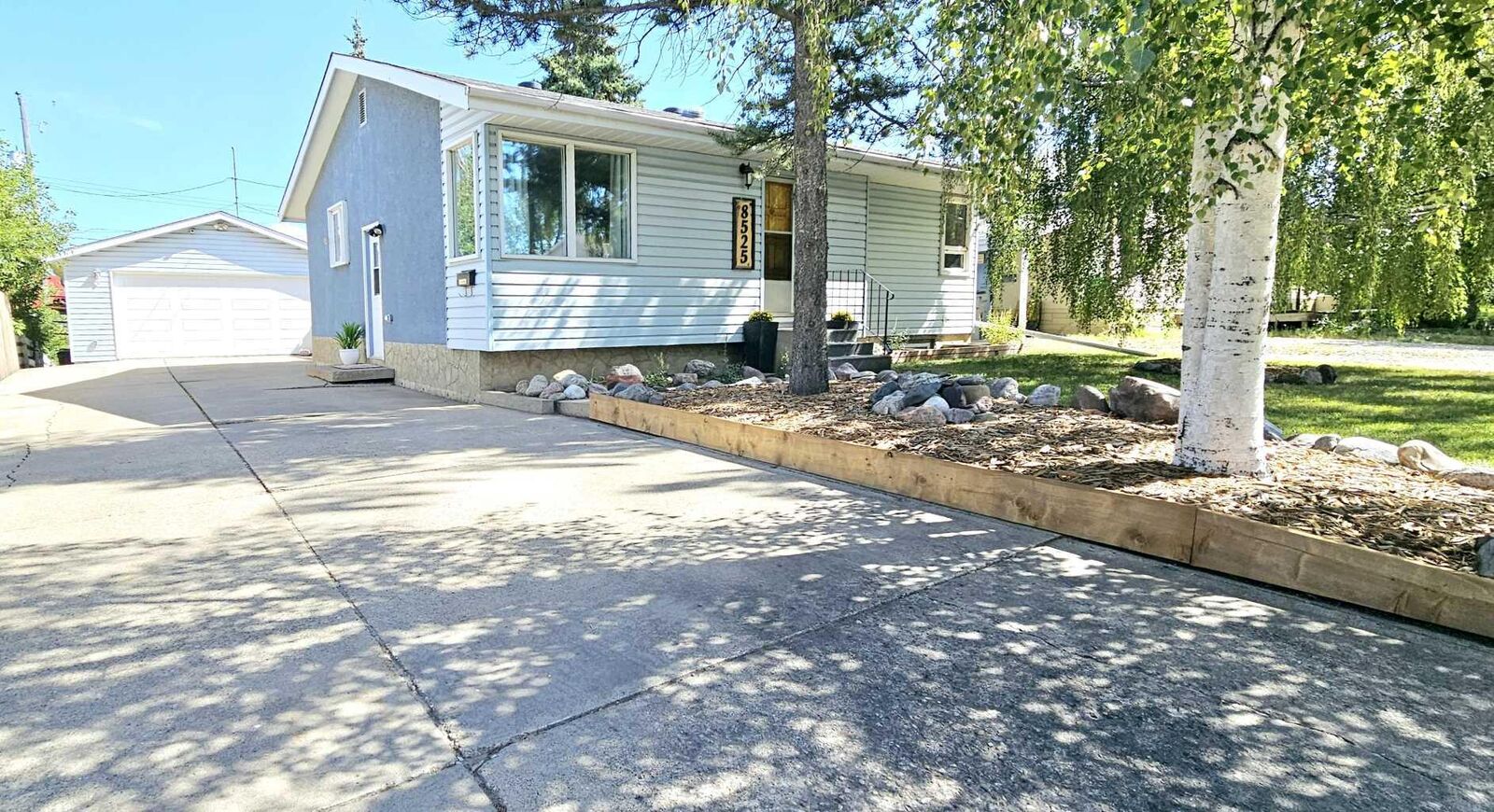 Property Photo:  8525 95 Street  AB T8V 3E4 