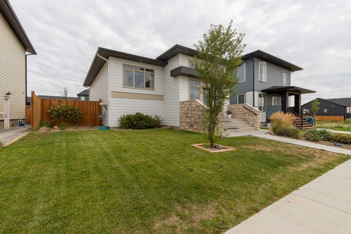 Property Photo:  403 Caledonia Boulevard W  AB T1J 5W2 