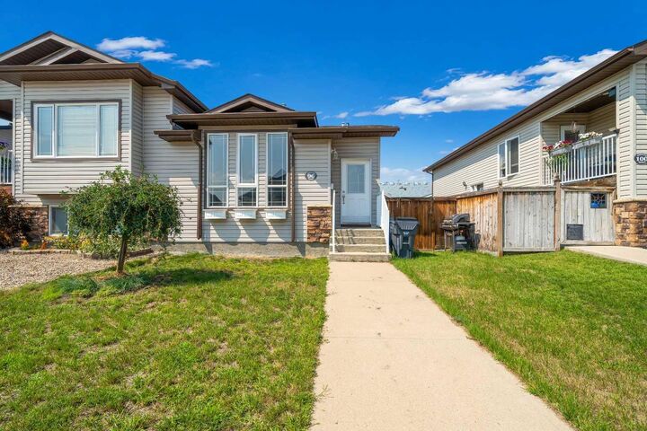96 Northlands Crescent NE — photo 1
