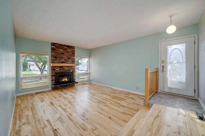 Property Photo:  94 Meadowlark Boulevard  AB T1H 4J4 