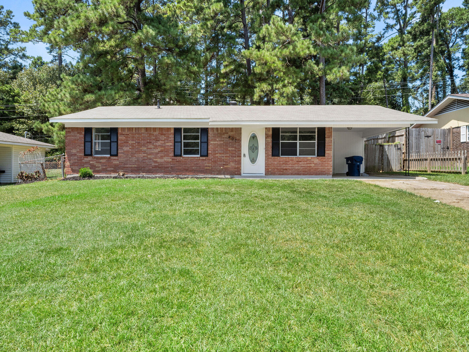 Property Photo:  407 Juniper  LA 71461 