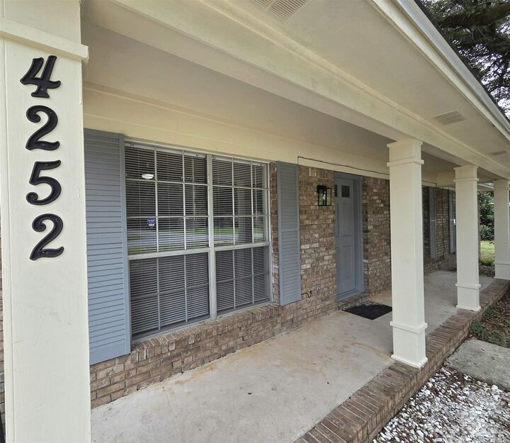 Property Photo:  4252 Jernigan Rd  FL 32571 