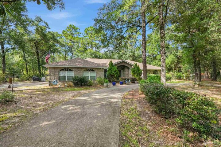 Property Photo:  6932 Summit Pl  FL 32570 