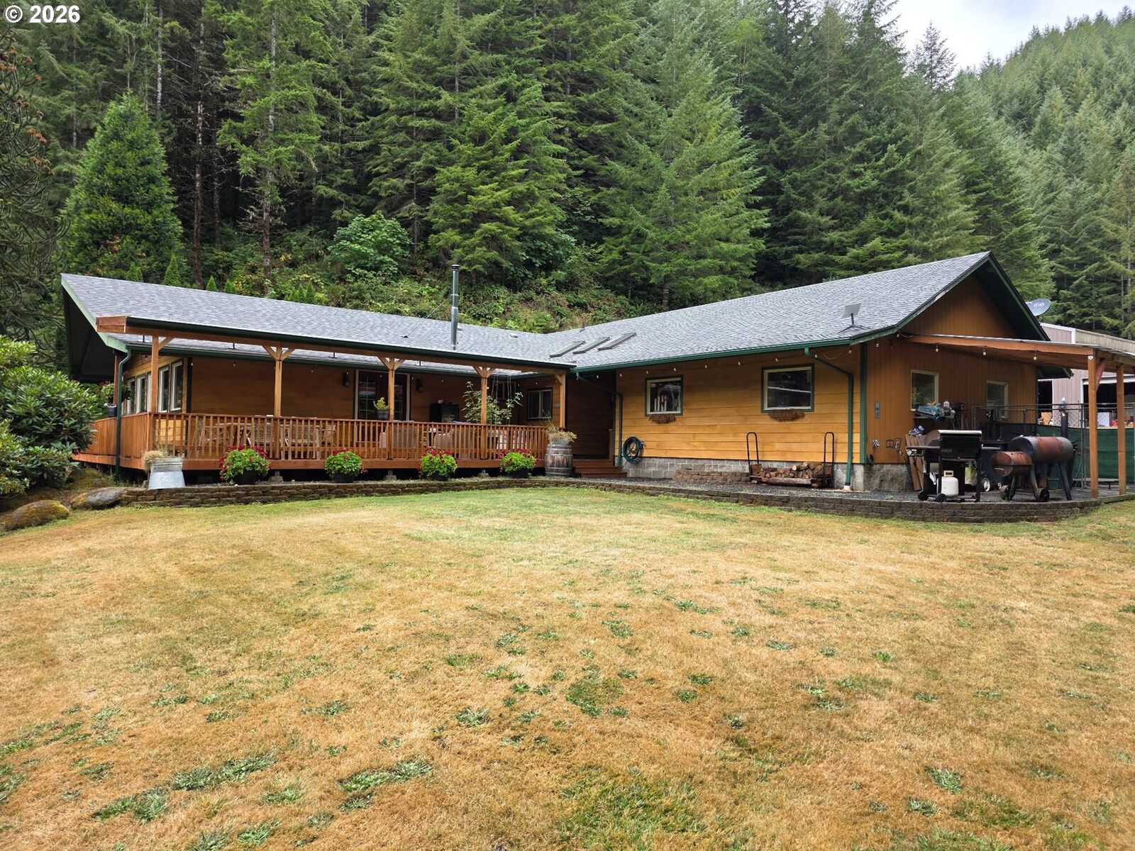 Property Photo: 1860 Oar Creek Rd OR 97467