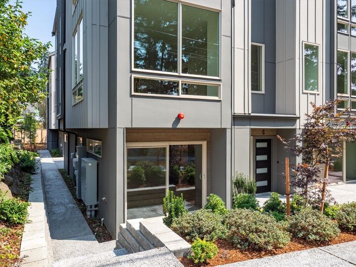 Property Photo: 18032 - C Sunnyside Avenue N WA 98133
