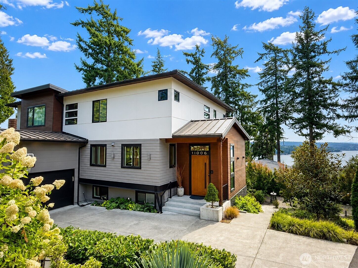 Property Photo: 11006 83 Avenue NE B WA 98034