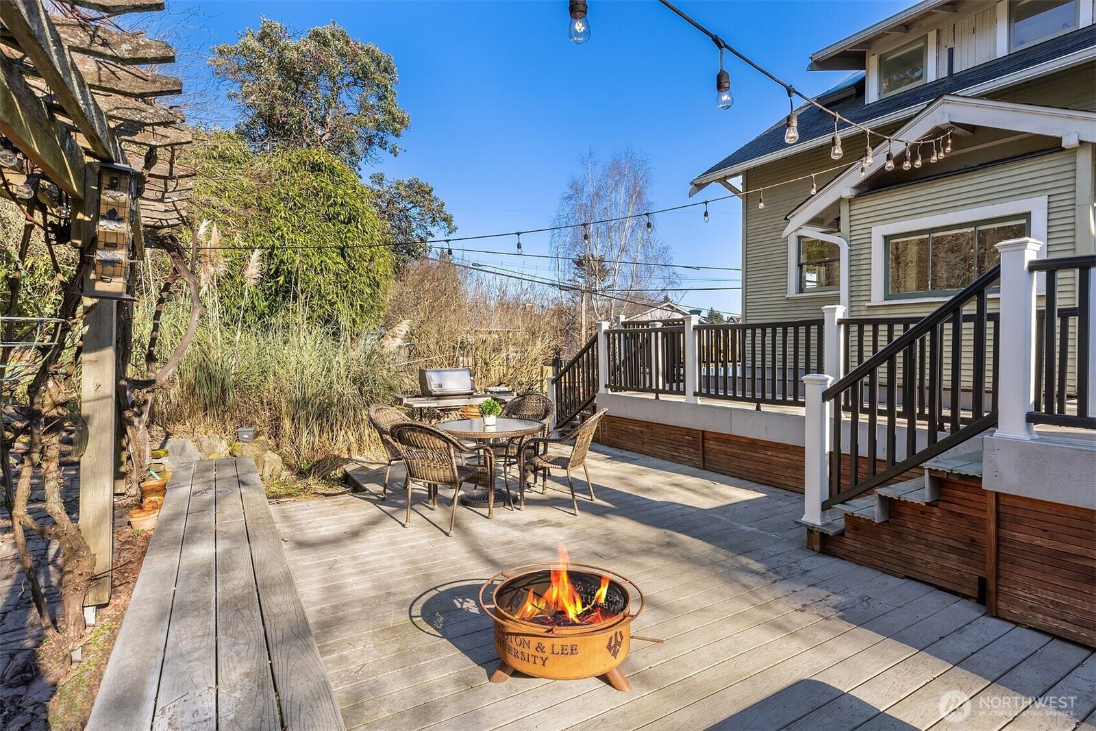 Property Photo:  4015 SW Hudson Street  WA 98116 