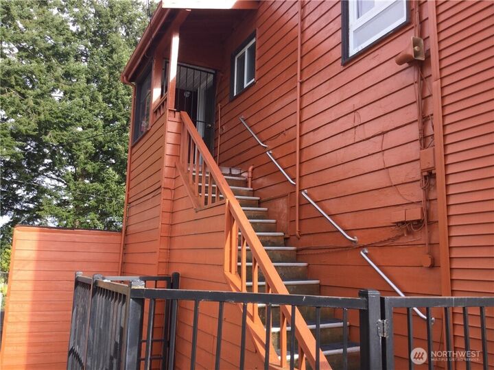 Property Photo: 801 Pecks Drive A WA 98203