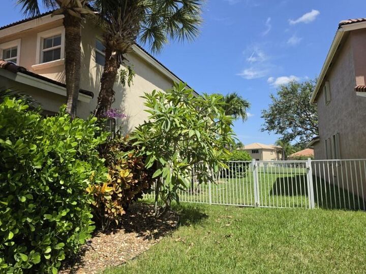 Property Photo:  5292 Sancerre Circle  FL 33463 