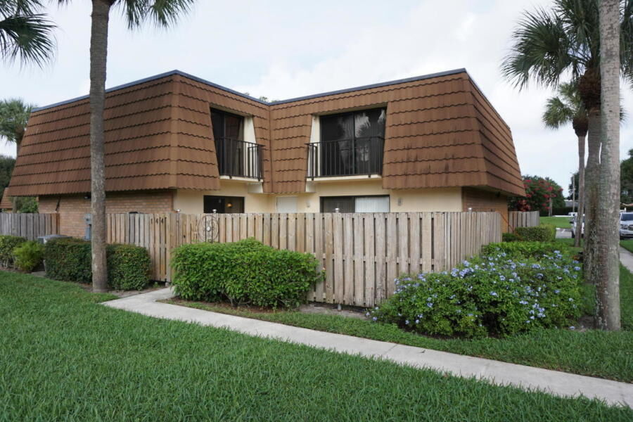 Property Photo:  102 Heritage Way  FL 33407 