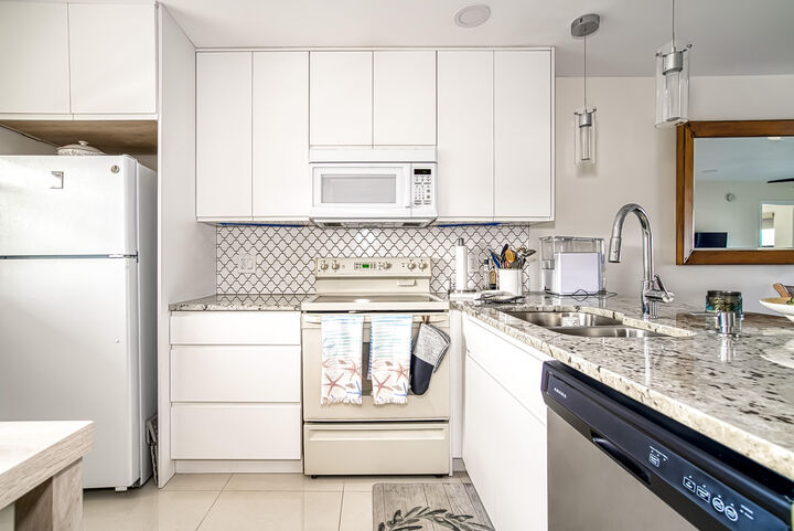 Property Photo: 7257 Golf Colony Court 202 FL 33467