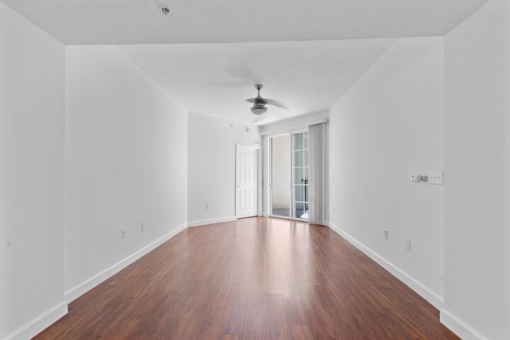Property Photo: 533 NE 3rd Avenue 425 FL 33301