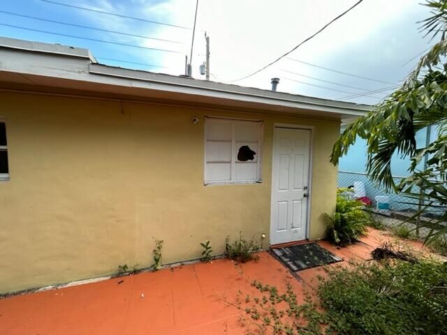 Property Photo:  1930 Pierce Street 1-3  FL 33020 