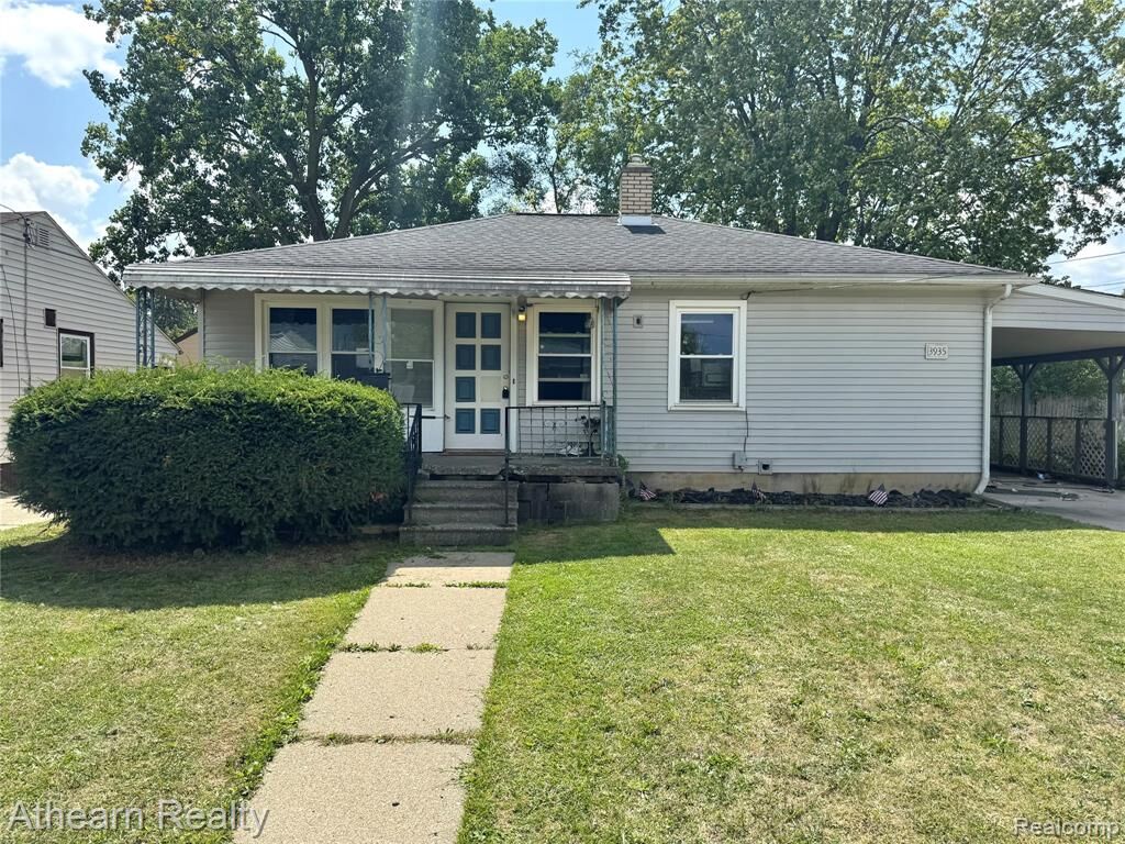 Property Photo: 3935 Larchmont Street MI 48532