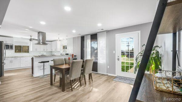 Property Photo:  498 South Boulevard W  MI 48307 