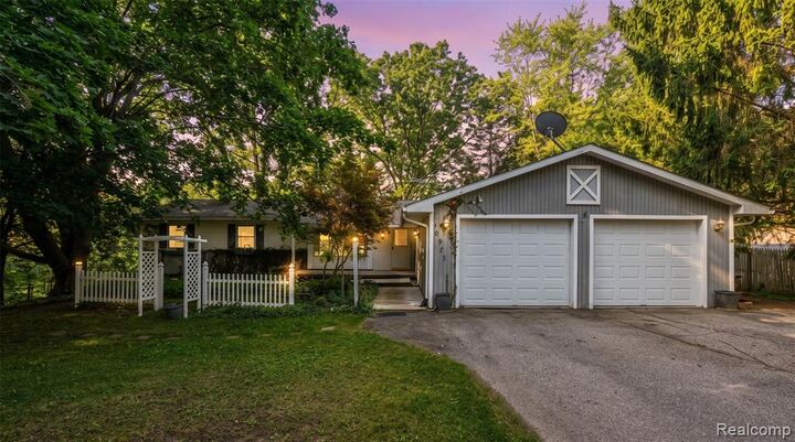 Property Photo: 10975 Andersonville Road MI 48350