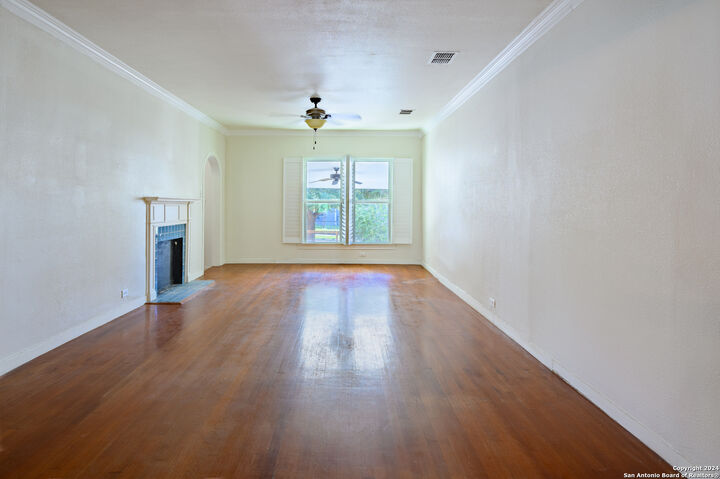 Property Photo: 211 Allensworth St TX 78209