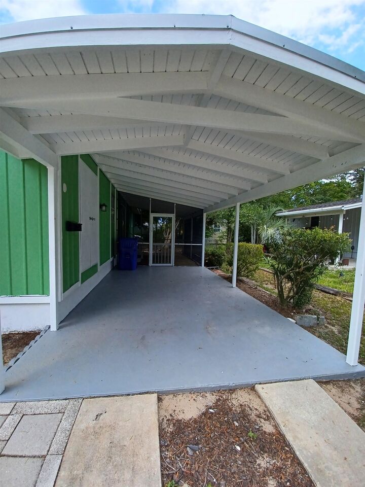 Property Photo: 103 Catalina Circle FL 32086