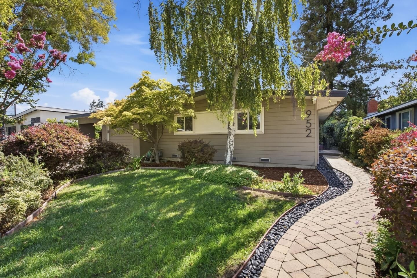 Property Photo:  952 Dennis Drive  CA 94303 