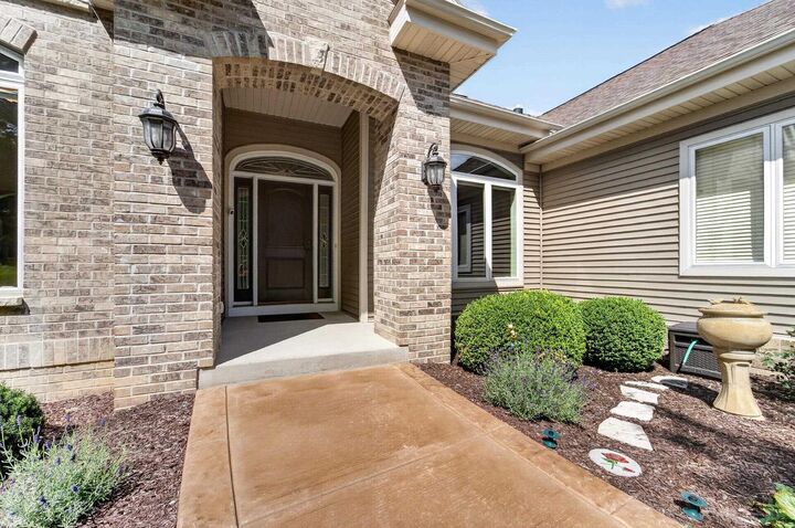 Property Photo:  100 Autumnwood Circle  WI 53572 