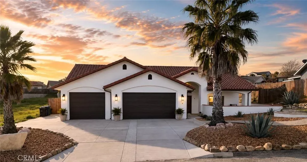Property Photo:  3635 Lakeside Village  CA 93446 