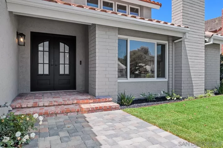 Property Photo: 2120 Pintoresco CA 92009