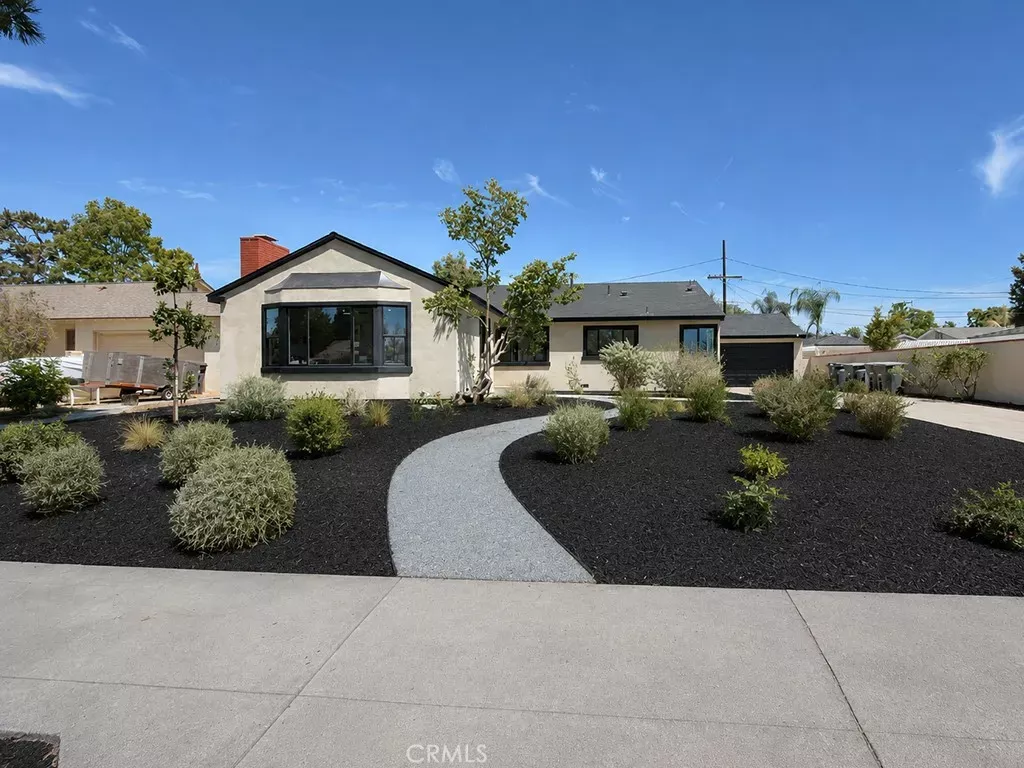 Property Photo:  527 N Park  CA 92867 