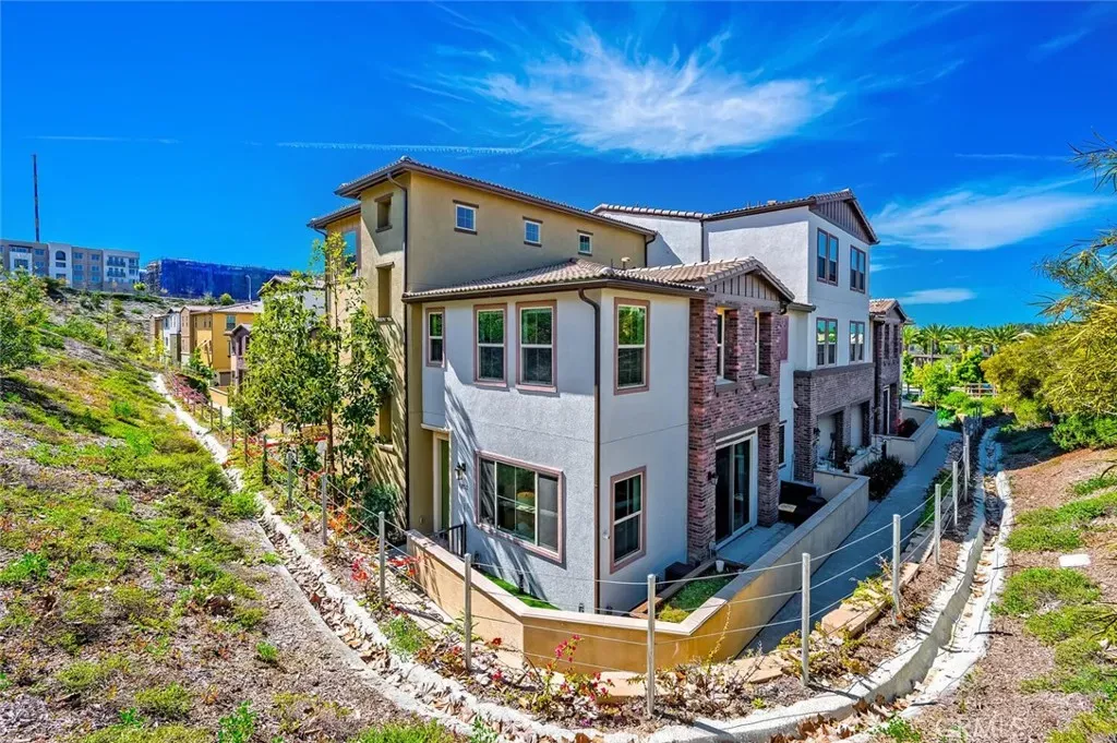Property Photo:  1852 Red Willow  CA 92056 