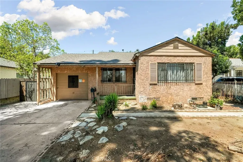 Property Photo: 7941 Lemona Avenue CA 91402