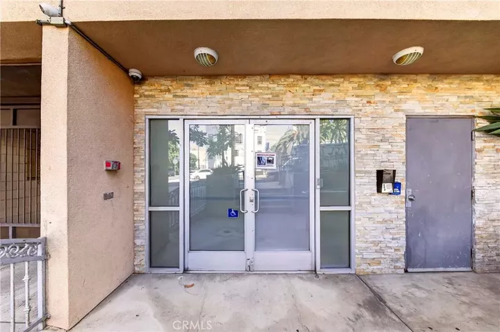 Property Photo:  980 S Oxford 303  CA 90006 