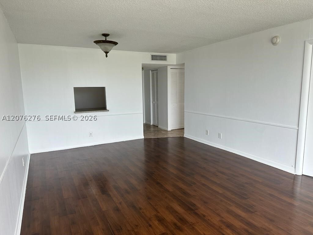 Property Photo:  500 Executive Center Dr 3A  FL 33401 