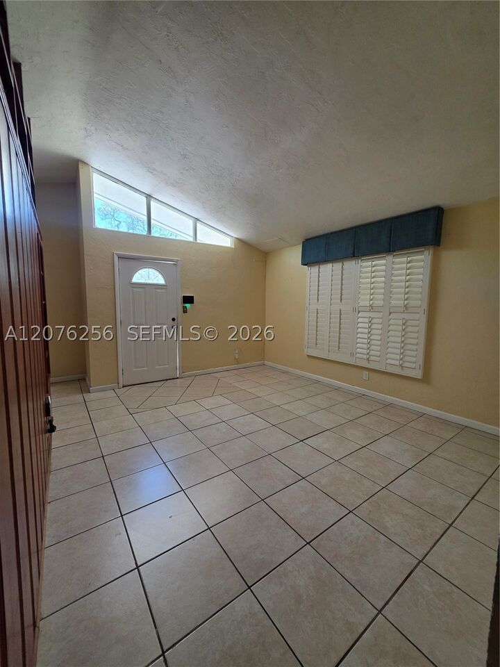 Property Photo: 667 W Harbor Dr FL 33705