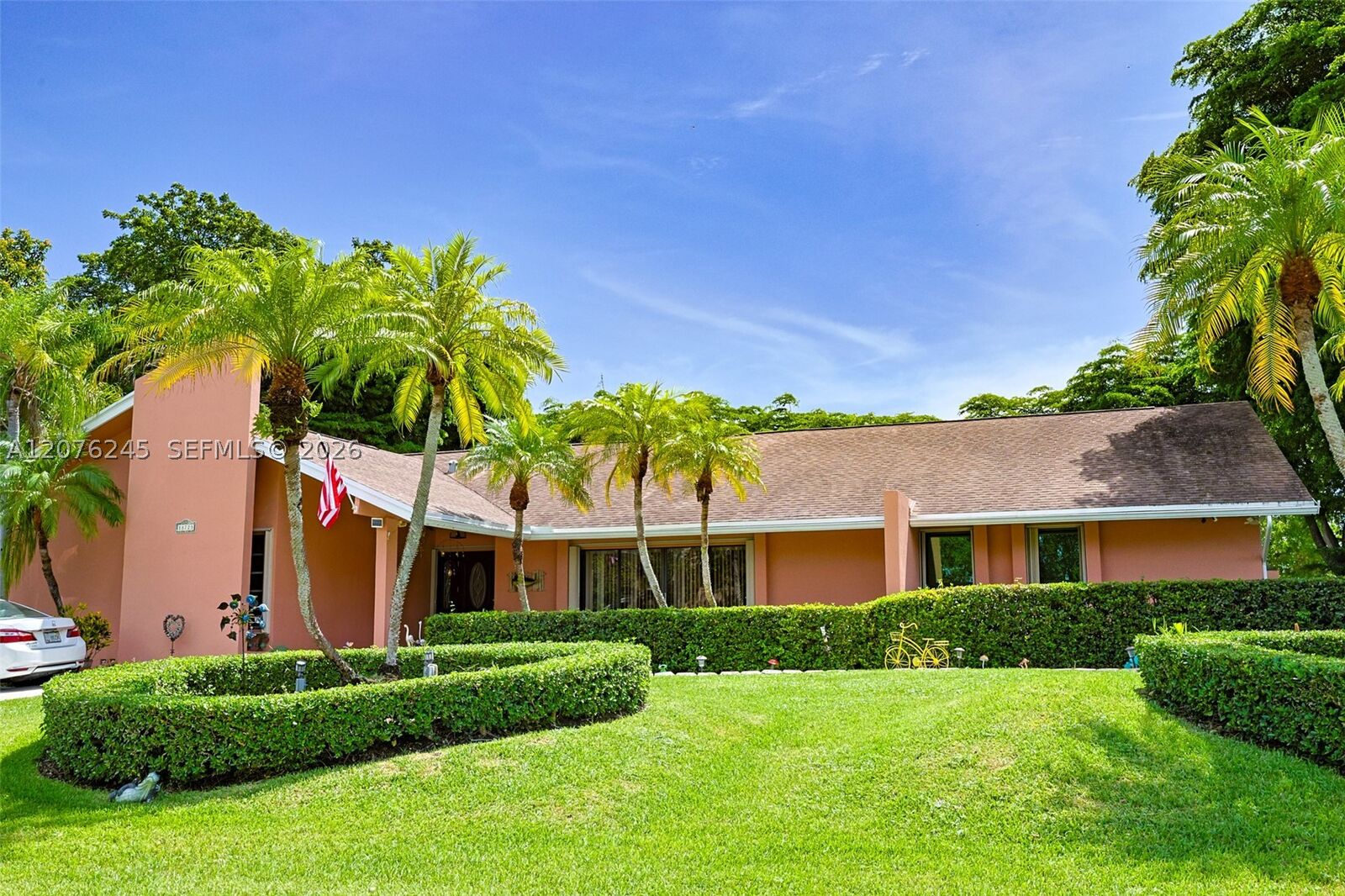 Property Photo: 18723 SW 83rd Pl FL 33157