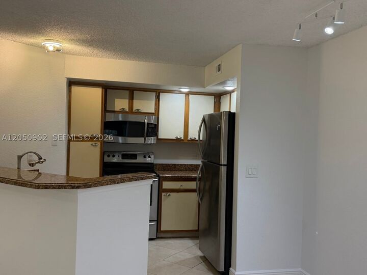 Property Photo: 643 Vista Isles Dr 1812 FL 33325